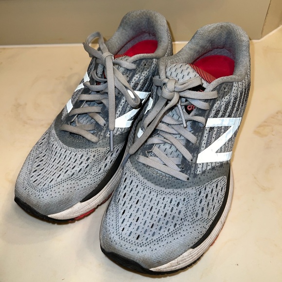 New Balance 860 tennis shoes - Picture 1 of 10